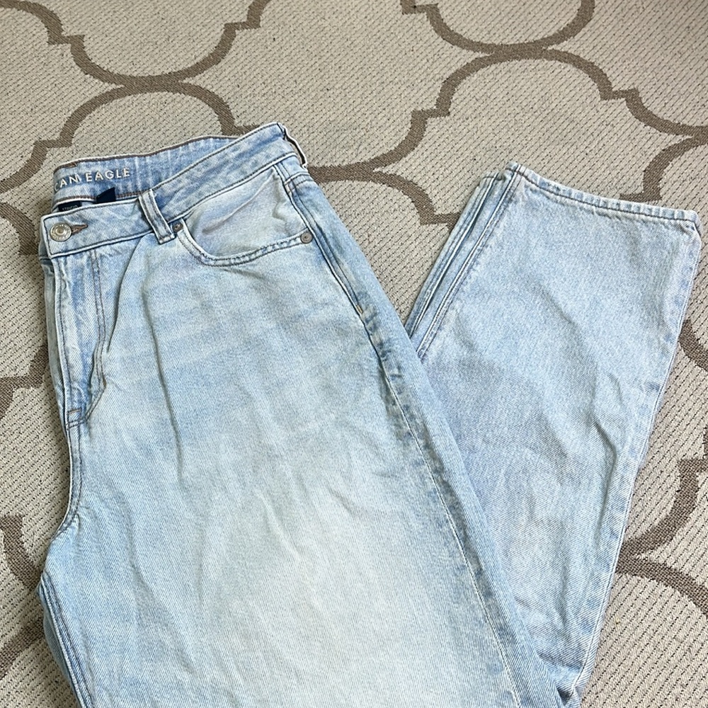 American Eagle Light Wash Curvy Mom Jeans